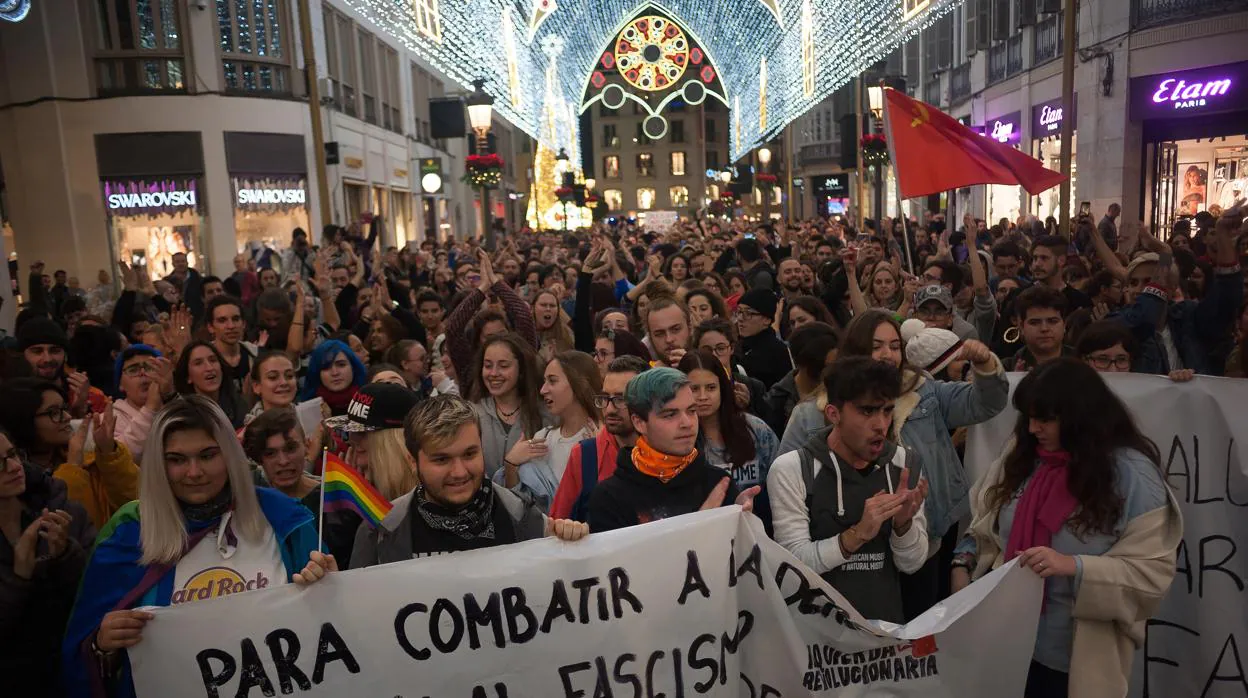 Medio millar de personas marchan en Málaga contra la entrada de VOX en el Parlamento de Andalucía