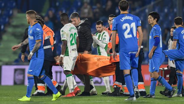 Córdoba CF | Vídeo del espeluznante golpe que dejó inconsciente a Jaime Romero unos segundos