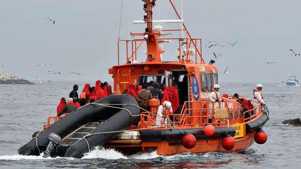 Repatrían a un niño que llegó en patera tras ser raptado por su padre en Argelia