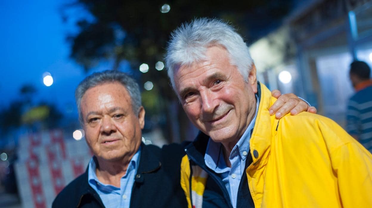 Ricardo Ruiz Coll (amarillo) y Fernando Camacho en un reencuentro en Fuengirola