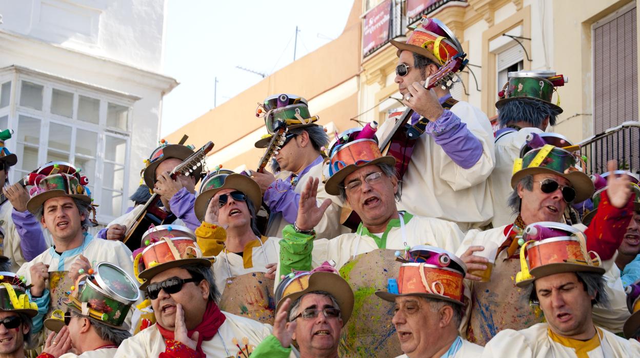 Una comparsa en las calles de Cádiz