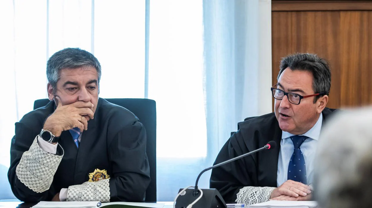 Los fiscales anticorrupción, Juan Enrique Egocheaga y Manuel Fernández Guerra, de izquierda a derecha