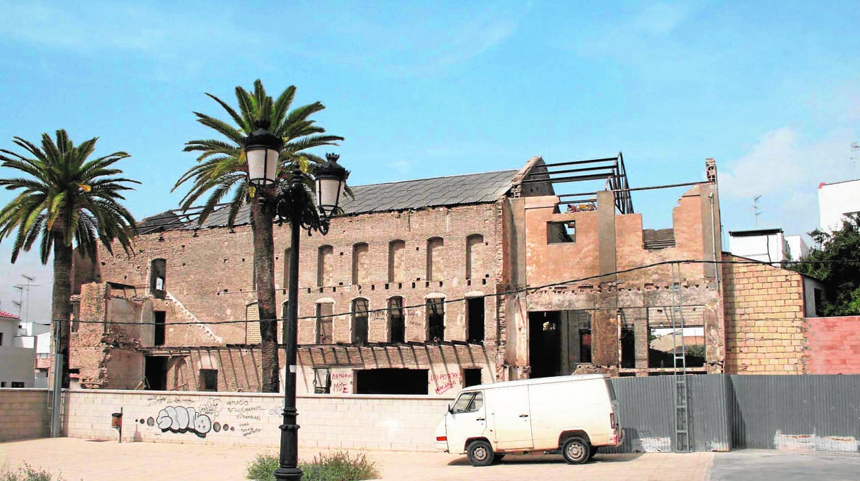 Aspecto que presentaba el Teatro Español antes de su derribo