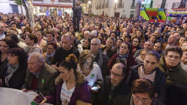 Un millar de almonteños exigen al Ayuntamiento la destitución del concejal de Seguridad Ciudadana