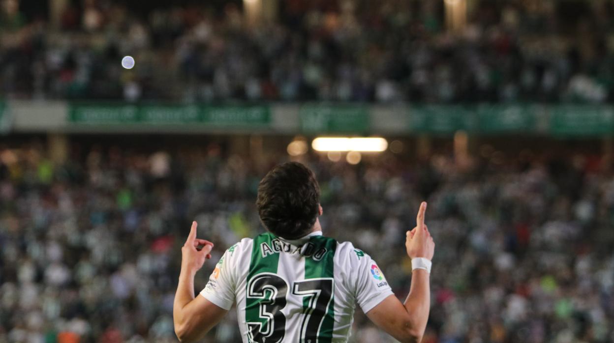 Álvaro Aguado celebra la permanencia del Córdoba CF en Segunda en junio con un gesto al cielo