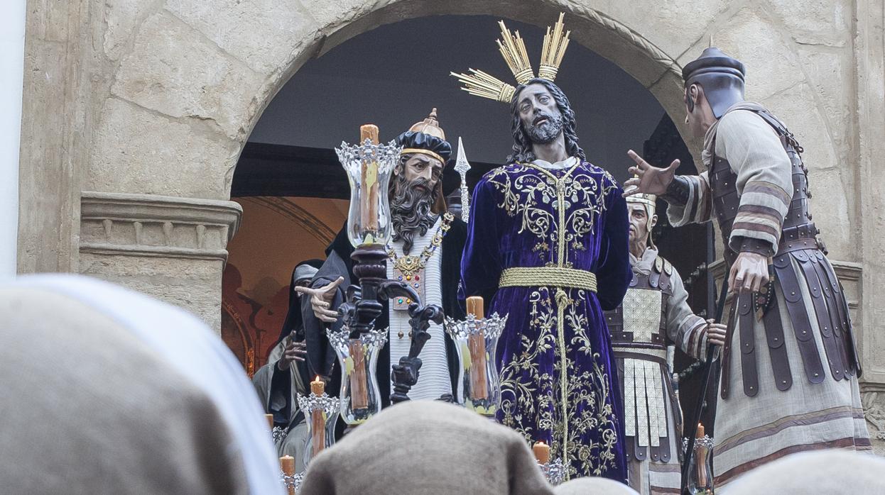 Salida de Nuestro Padre Jesús del Perdón en su salida procesional el Miércoles Santo