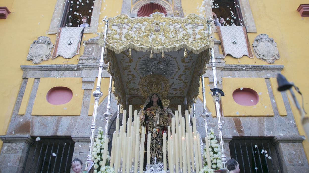 Salida de la Virgen del Carmen de San Cayetano desde su templo el 16 de julio del año 2016