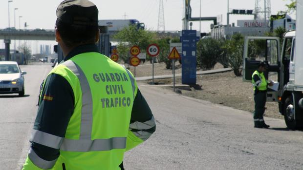 Muere al volcar el coche que conducía en Granada