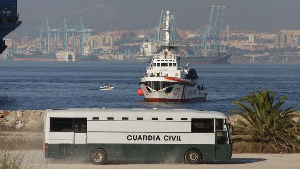 El «Open Arms» atracará este viernes en San Roque con más de 300 inmigrantes a bordo