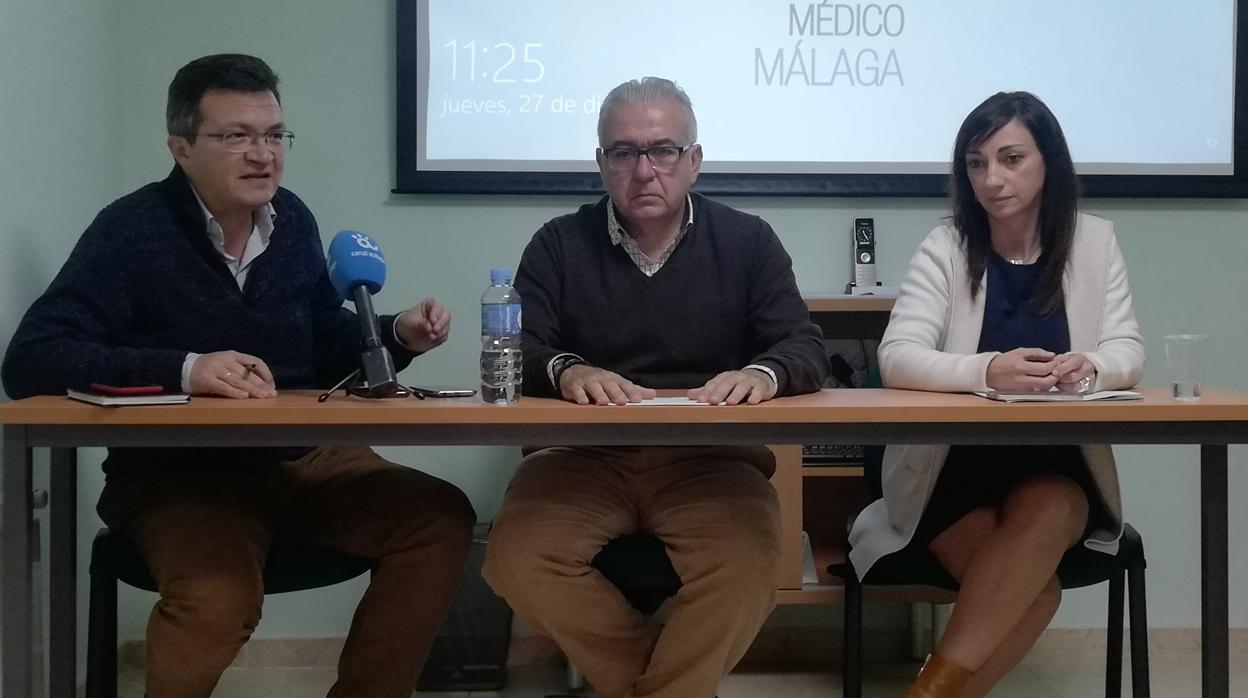 El presidente del SMM, Antonio Martín, (C) junto a Rafael Ojeda y Ana Duarte