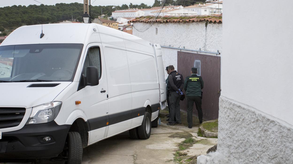 La Guardia Civil investiga la casa de Laura Luelmo y de Bernardo Montoya