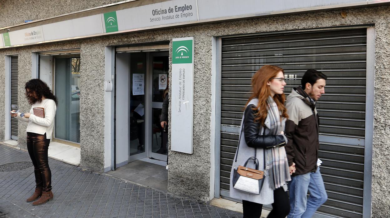 Imagen de la oficina del SAE en la plaza Colón de Córdoba capital