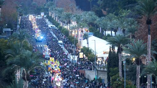 La comitiva a su paso por el Paseo de la Victoria