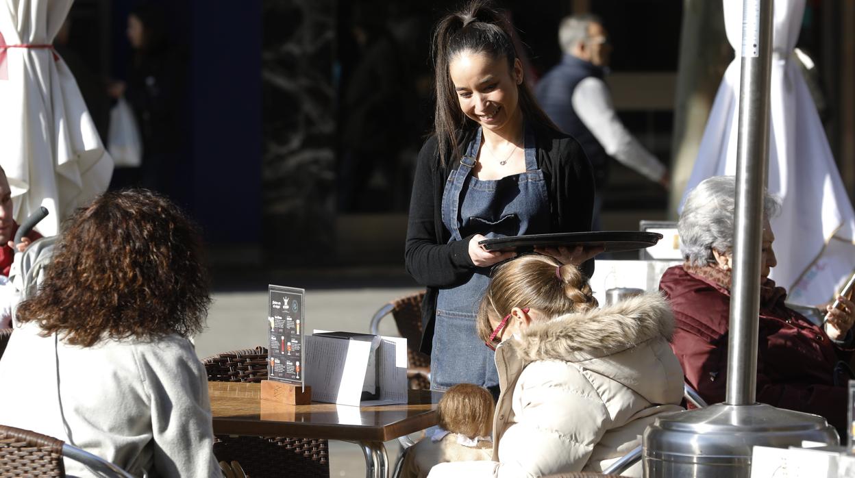 El sector servicios es uno de los responsables del descenso del paro en la ciudad de Córdoba