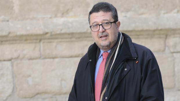 Francisco Serrano (Vox) pide «fiscalizar los 2.200 chiringuitos de género» en Andalucía