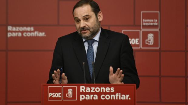 Ábalos pone el futuro de Susana Díaz en manos de los militantes del PSOE