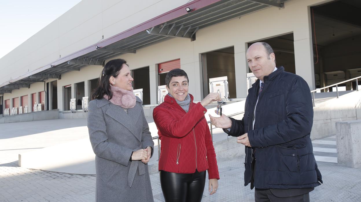 Entrega de llaves de nueva nave de Integra2 en el Parque Logístico de Córdoba