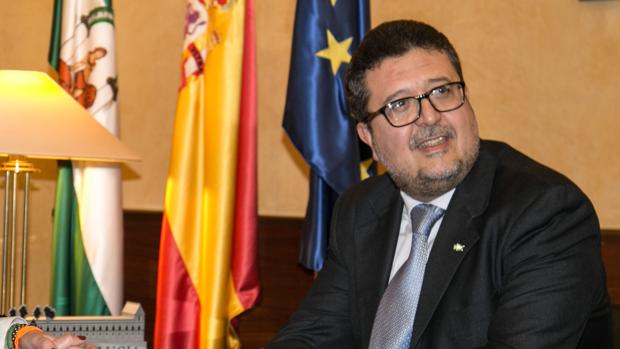 Francisco Serrano, portavoz de Vox Andalucía quiere seguir ejerciendo de abogado privado