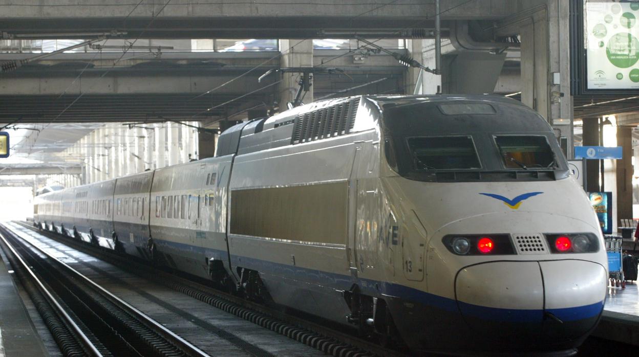 Tren AVE en la estación de Córdoba