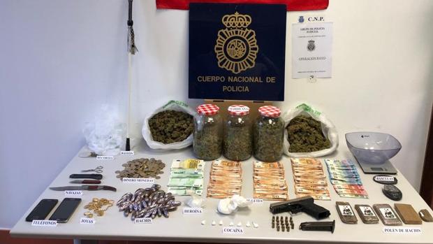 Detienen a un presunto narcotraficante en Andújar con cuatro tipos de droga y 12.500 euros en metálico