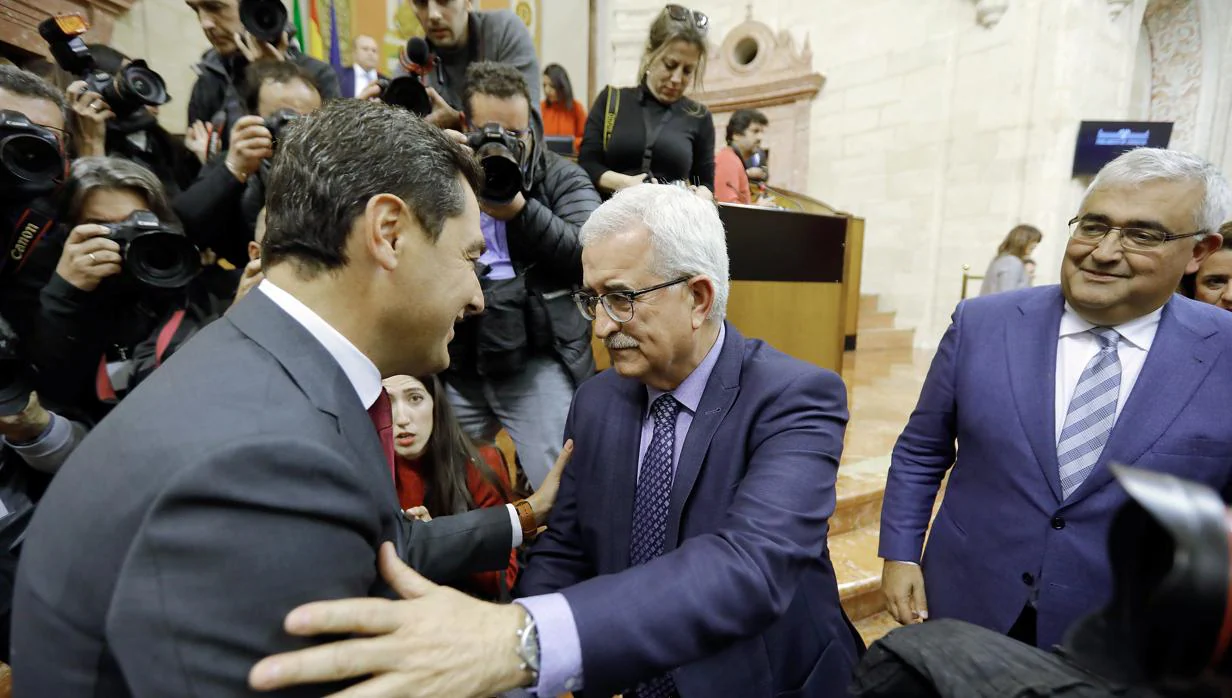 Jiménez Barrios felicita a Juanma Moreno tras su investidura como presidente