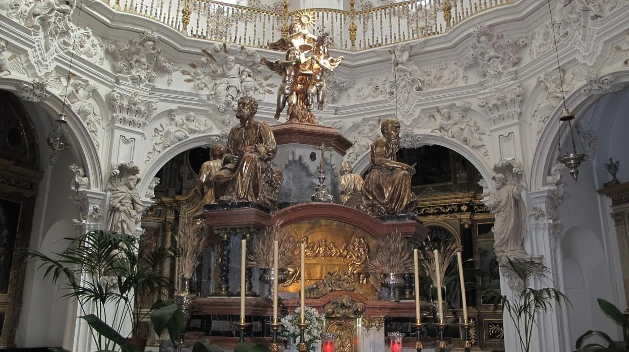 Sagrario y retablo de la iglesia de La Asunción de Priego
