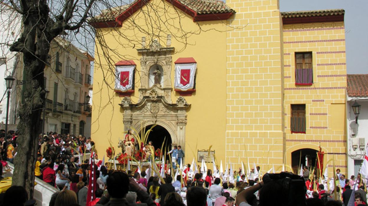 Salida de la Pollinica de la iglesia de San Pedro, en Priego de Córdoba