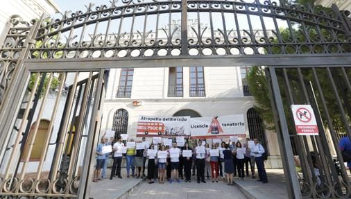Protesta de los trabajadores de Tanatorios de Córdoba en Urbanismo