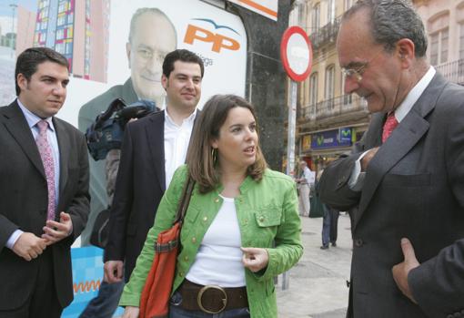 En 2005 junto a Elías Bendodo, Francisco de la Torre y Soraya Sáenz de Santamaría