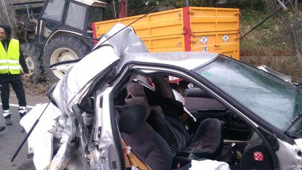 Fallece la joven que chocó ayer contra un tractor en la N-331 en Montilla