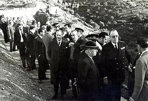 El Conde de Vallellano en las obras del Guadalmellato en 1955