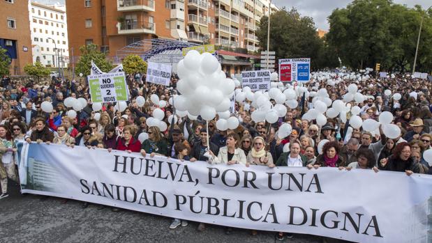 «Huelva por una Sanidad Digna» pide una reunión «urgente» al presidente Moreno