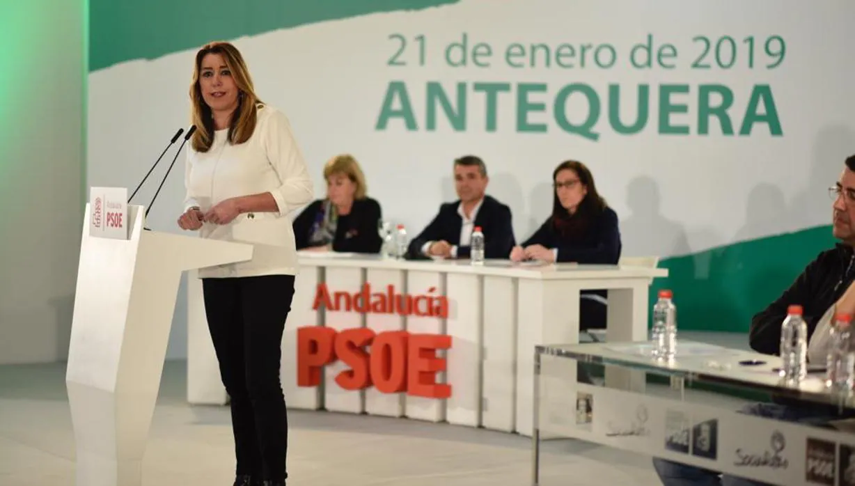 Susana Díaz se dirige al comité director reunido en Antequera