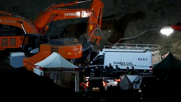 El pozo donde ha sido hallado muerto Julen estaba lleno de tierra hasta los 72 metros