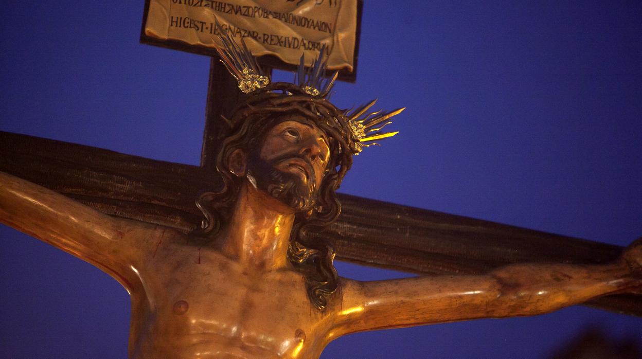 Santísimo Cristo de la Expiración durante su salida procesional el Viernes Santo por las callesd de Córdoba