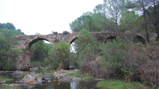 El puente califal del siglo I que atraviesa la ruta