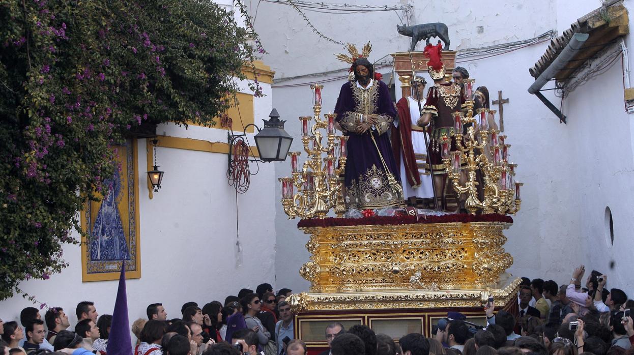 Misterio de Nuestro Padre Jesús de la Sangre durante su salida procesional el Martes Santo