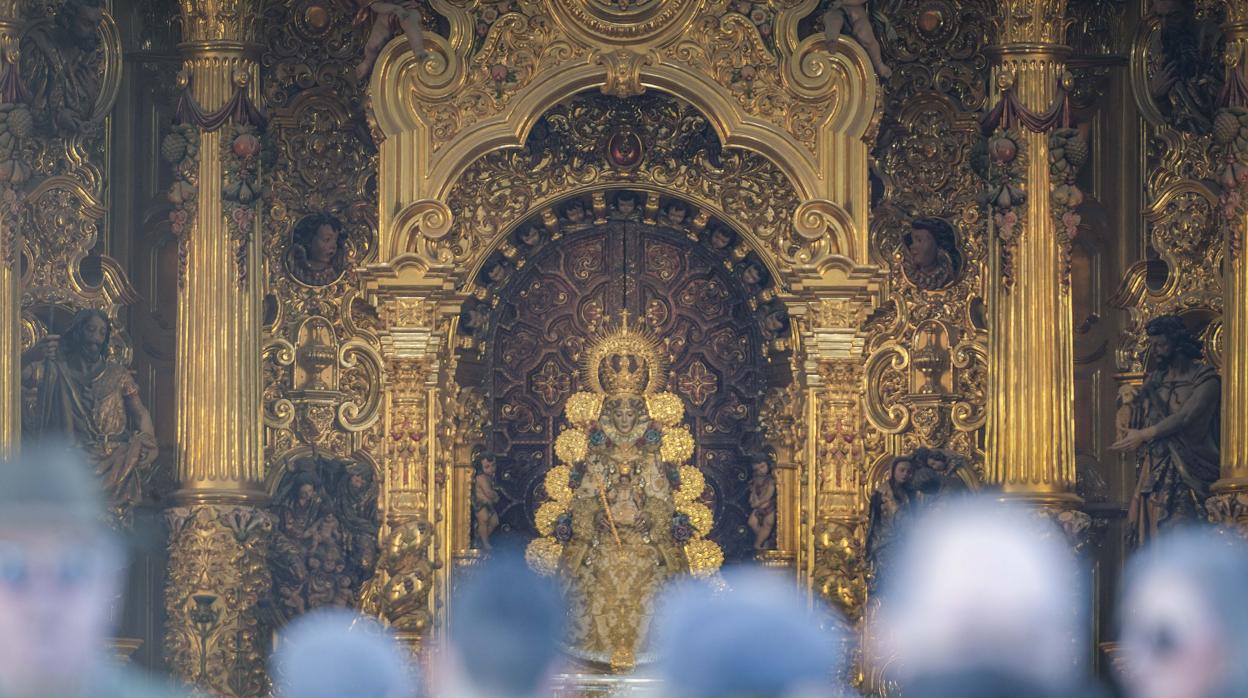 Millones de devotos visitan el Santuario de la Virgen del Rocío cada año