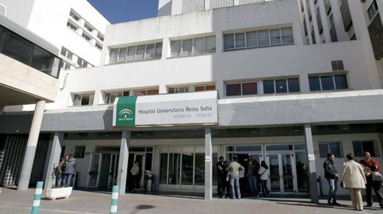 Entrada al Materno-Infantil del Hospital Reina Sofía