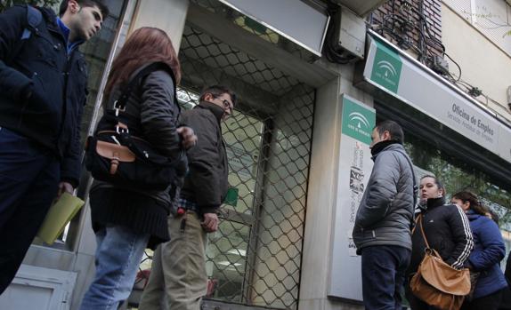 Andalucía, con 20.000 nuevos desempleados tras la campaña de Navidad y la subida del SMI