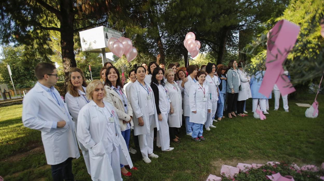 Acto sobre el cáncer de mama en el hospital Reina Sofía de Córdoba