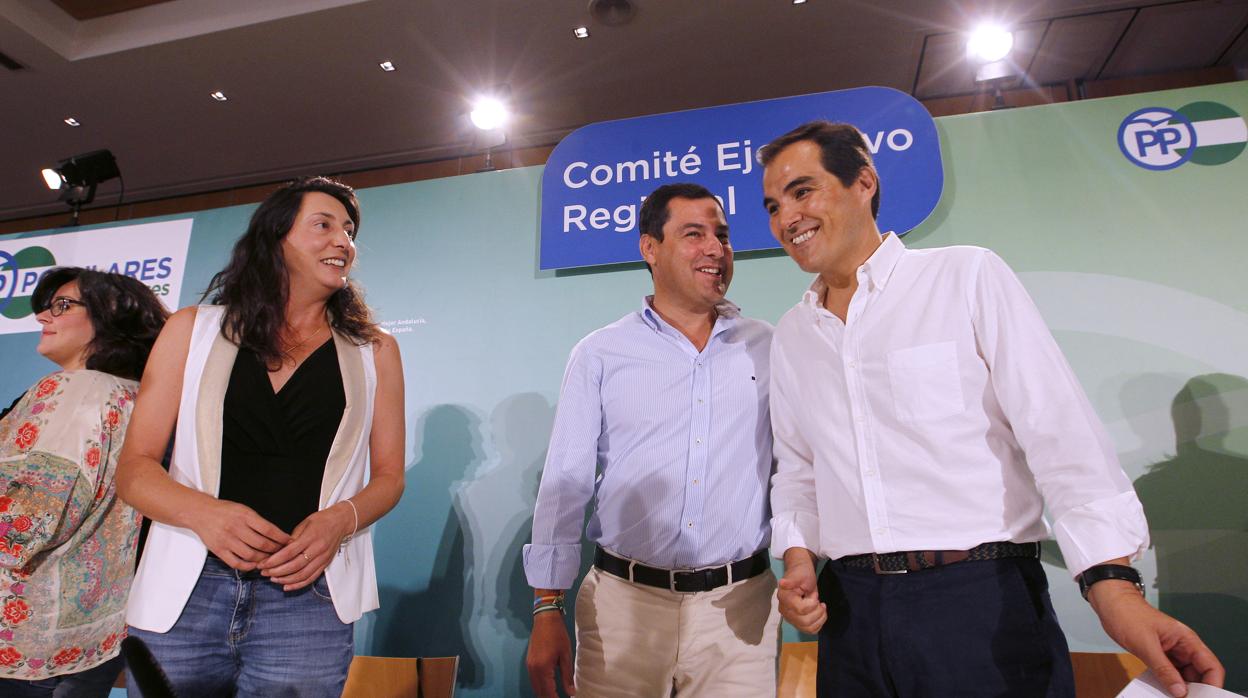 Nieto sonríe ante Moreno Bonilla en un acto en Córdoba