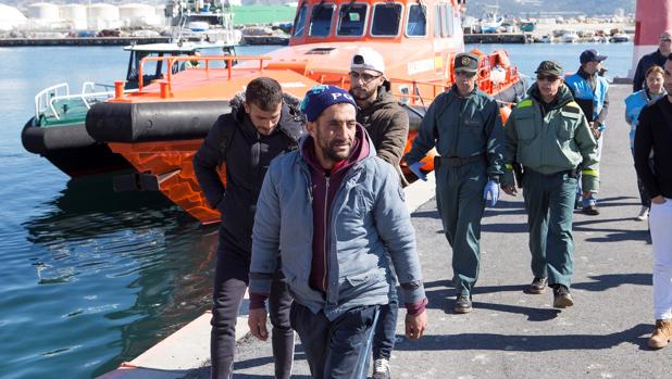 Rescatados en el Estrecho 103 inmigrantes, entre ellos 55 menores