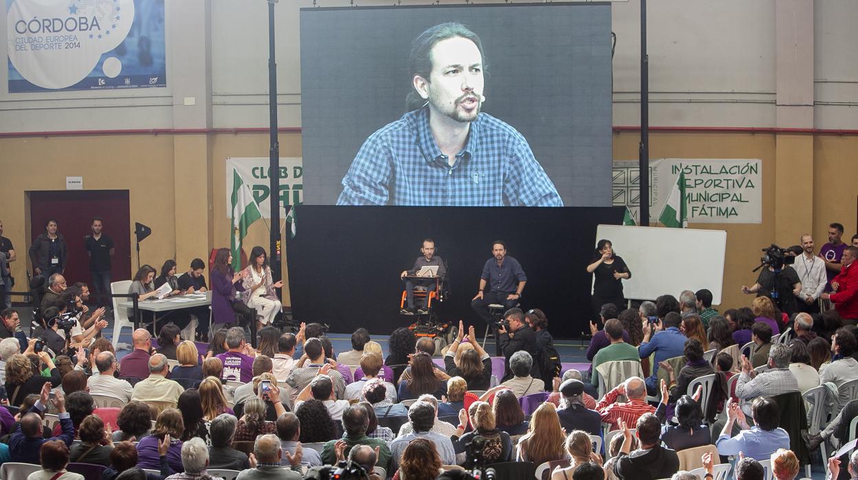 Pablo Iglesias en un acto electoral en el pabellón municipal de Fátima