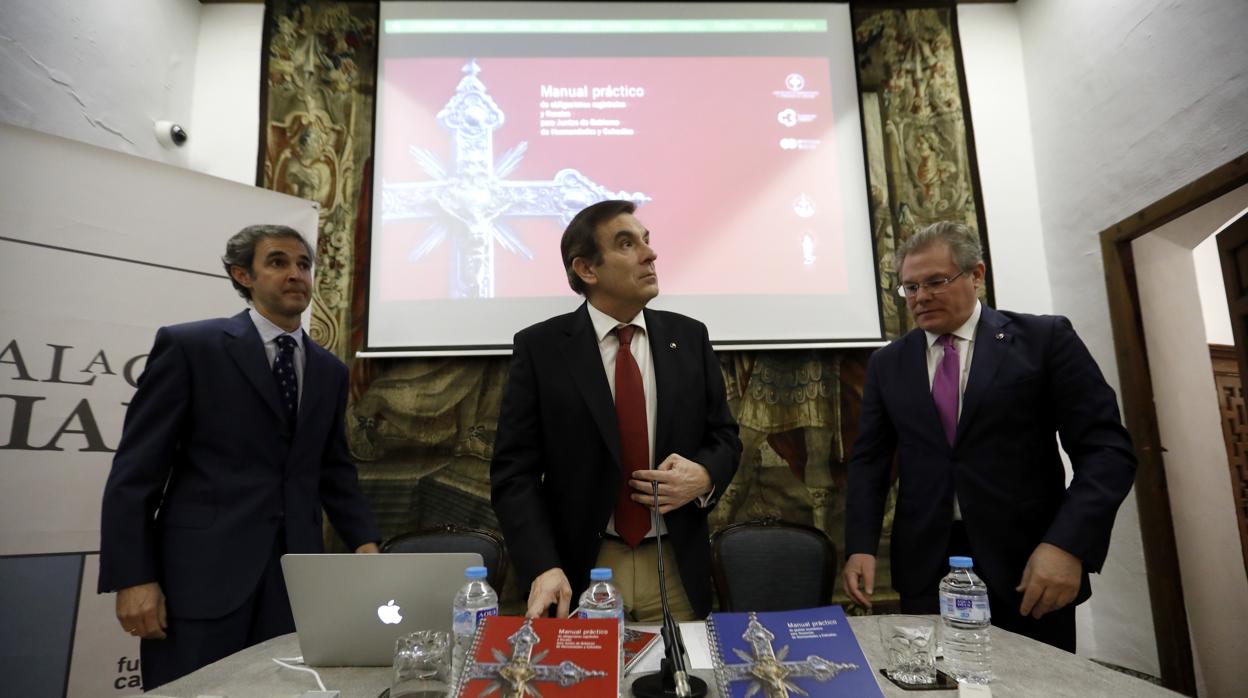 Presentación de los manuales de gestión económica y fiscal de las hermadnades de Córdoba