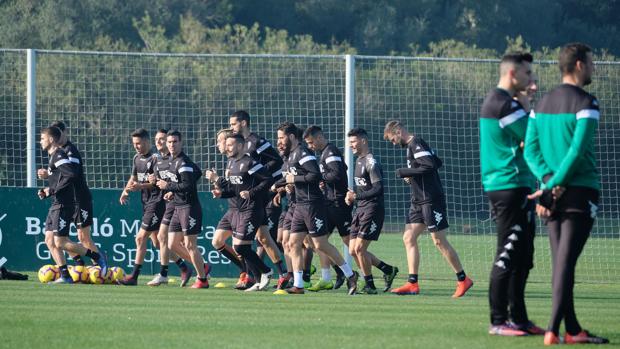 Trece equipos de Segunda, a diferencia del Córdoba CF, sí aumentaron el límite salarial en enero