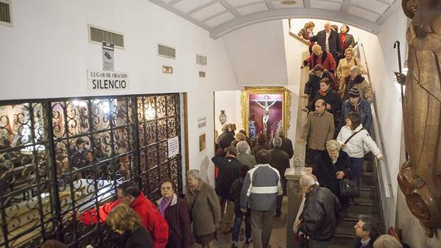 Miles de fieles visitan este sábado la cripta de Fray Leopoldo en Granada