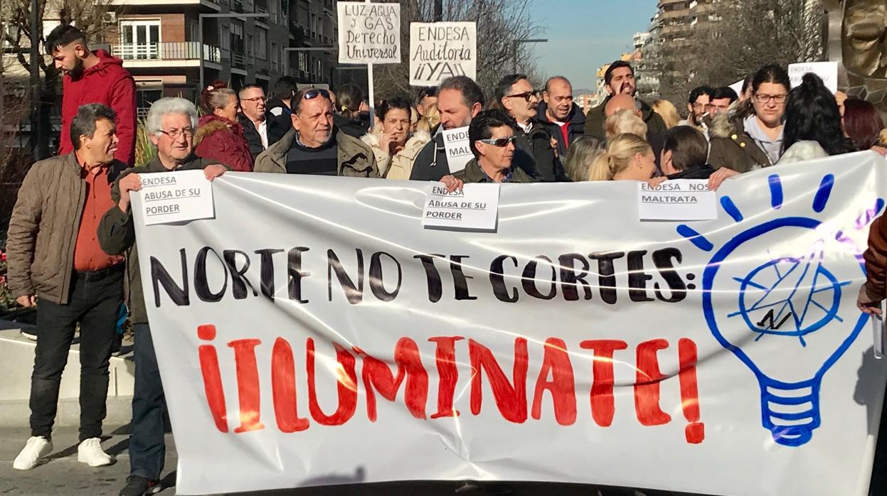 La manifestación ha partido de los Jardines del Triunfo con dirección a la sede de Endesa