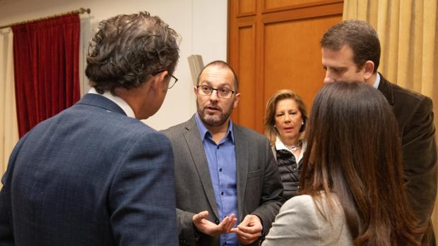 El campo minado de David Luque en el Ayuntamiento de Córdoba