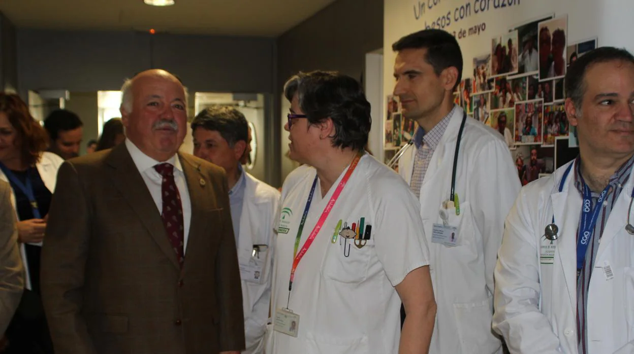 Visita del consejero de Salud, Jesús Aguirre, al hospital Infanta Margarita de Cabra